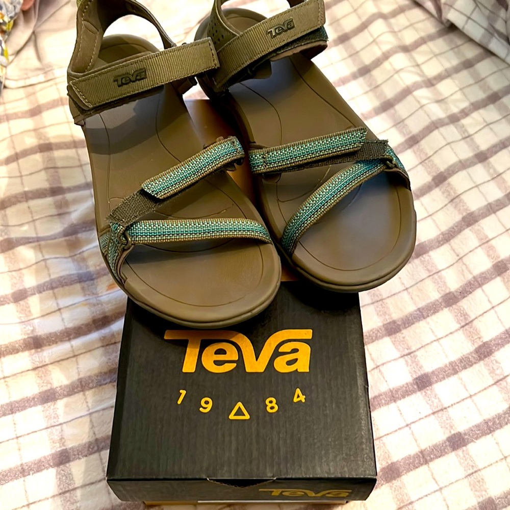 Teva Women’s Sandals 7 NIB